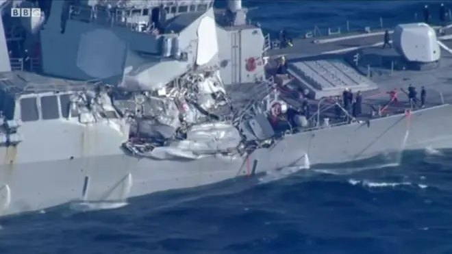 Эсминец получил тяжелые повреждения