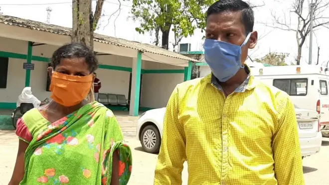 जमलो के पिता आंदोराम मड़कम और मां सुकमति की तस्वीर