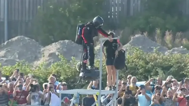 Фрэнки Запата перед началом перелета.