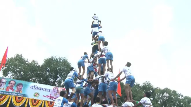 En Inde, le festival de Dahi Handi est célèbre pour ses impressionnantes pyramides humaines.