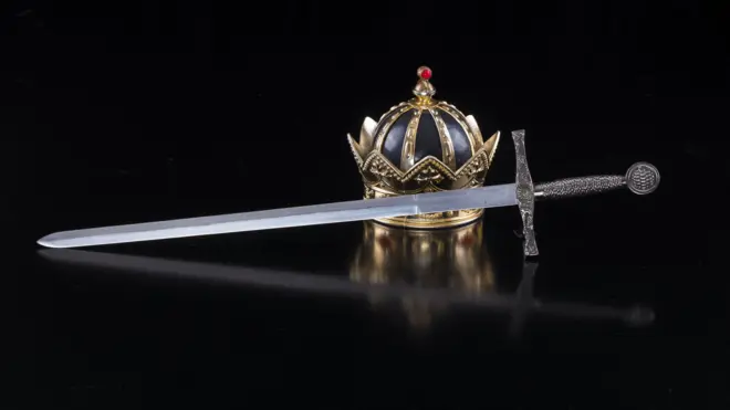 Первая королевская династия Шотландии отличилась тем, что почти все ее представители были убиты своими наследниками. Удивительно не то, что она прекратилась, а то, что она продержалась более 200 лет.