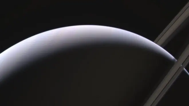 Es la primera vez que una nave viaja al espacio entre Saturno y su anillo más inmediato.