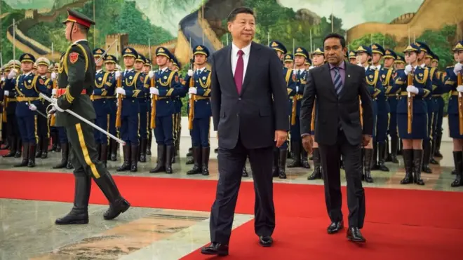 Cựu Tổng thống Maldives, ông Abdulla Yameen đã bay tới Bắc Kinh năm 2017 để ký Thỏa thuận Thương mại Tự do với Chủ tịch Trung Quốc Tập Cận Bình