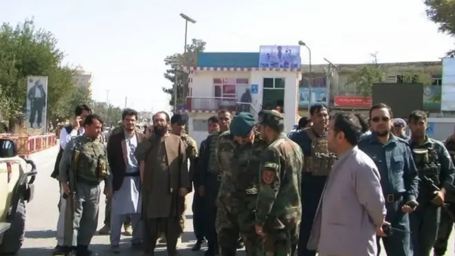 قندوز کے گورنر اسداللہ امرخیل نے کہا قدوز شہر میں جنگ رک گئی ہے اور وہاں بڑے پیمانے پر طالبان جنگجو ہلاک ہوئے ہیں