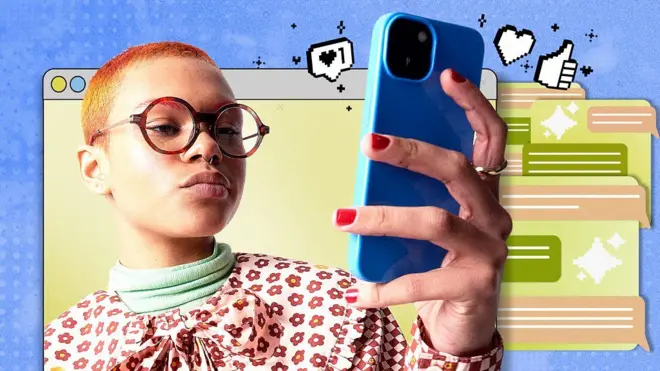 一名女子拿著手機看