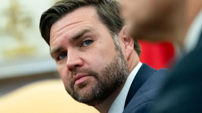 ज़लेंस्की पर तीखे शब्दों में हमलों की शुरुआत अमेरिकी उपराष्ट्रपति जेडी वेंस ने ही की थी