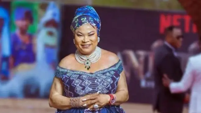 Aworan Sola Sobowale