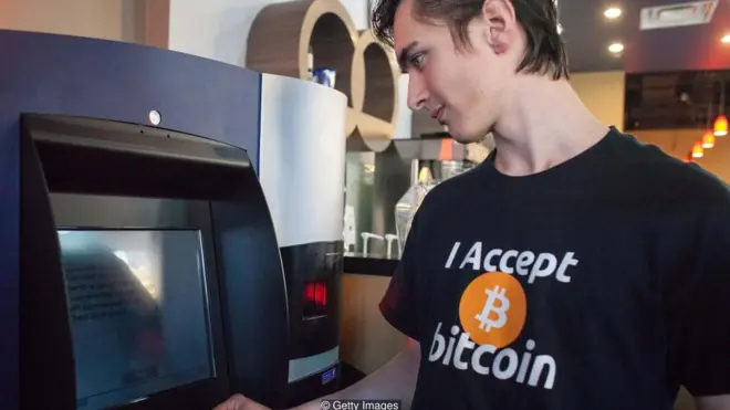 캐나다 벤쿠버에 설치된 비트코인 ATM기 모습