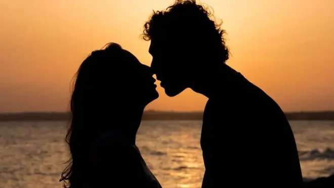 کورونا، سیکس