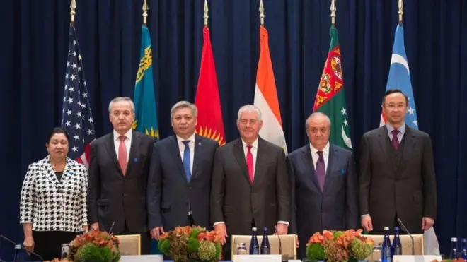 Мамлекеттик катчы Рекс Тиллерсон 2017-жылы Нью-Йорк шаарында С5+1 плаформанын алкагында Борбор Азия мамлекеттеринин тышкы иштер министрлери менен жолуккан