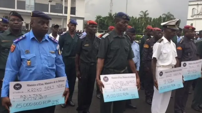 Près d’un millier de militaires ivoiriens recevront chacun 15 millions de FCFA (23.000 euros) dans le cadre du plan de départ volontaire de l’armée .