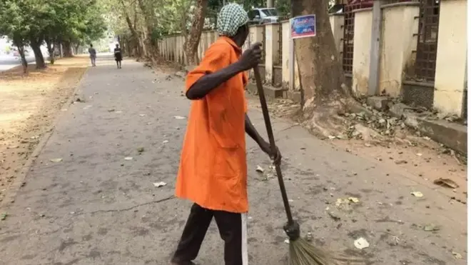 Kii ṣe Arabinrin Joshua lo wa ninu aworan yii. A ya aworan yii nilu Abuja lọdun 2018, lasiko ti awọn agbalẹ n kọminu lori owo oṣu wọn