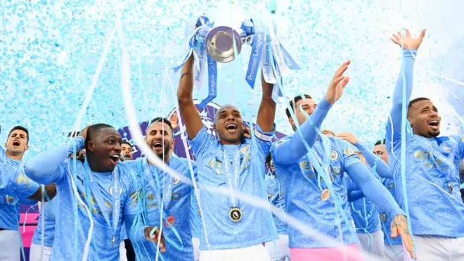 Manchester City lift the Premier League title
