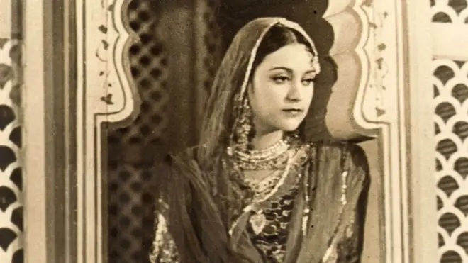 منٹو نے لکپا کہ نسیم کی اداکاری کمزور تھی، لیکن اس کمزوری کو اس کے خداداد حسن اور نور جہاں کے لباس نے جو اس پر خوب سجتا تھا اپنے اندر چھپالیا