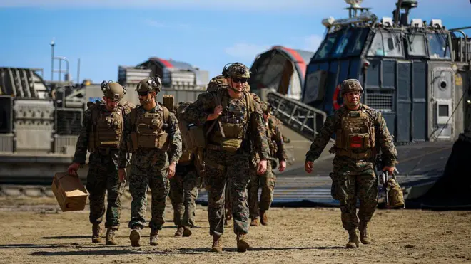 Soldados estadounidenses realizando ejercicios militares en Puerto Rico.