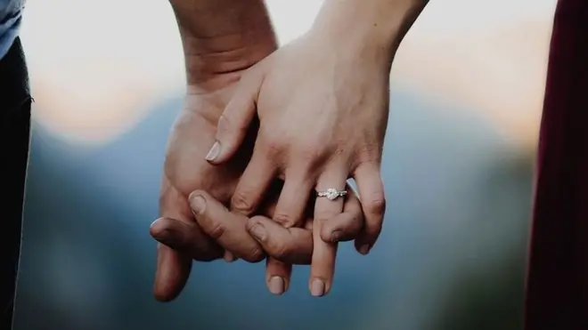 Ọwọ ololufẹ meji