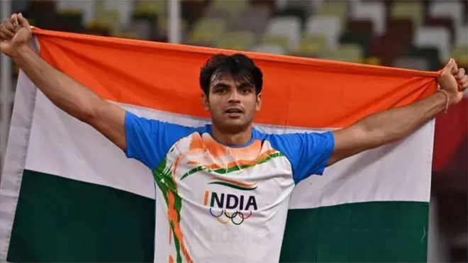 नीरज चोप्रा तिरंग्यासह