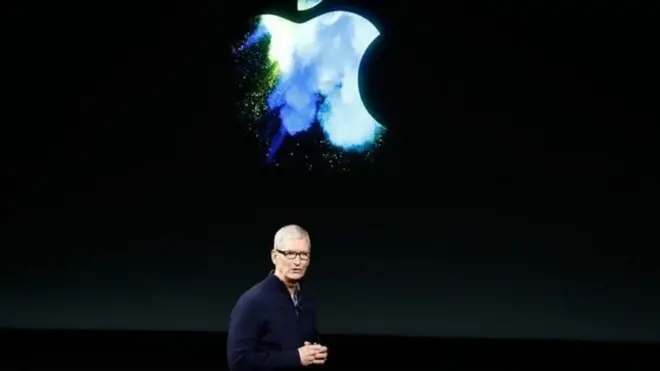 الرئيس التنفيذي لآبل تيم كوك بلغ دخله في 2016 حوالي 145 مليون دولار