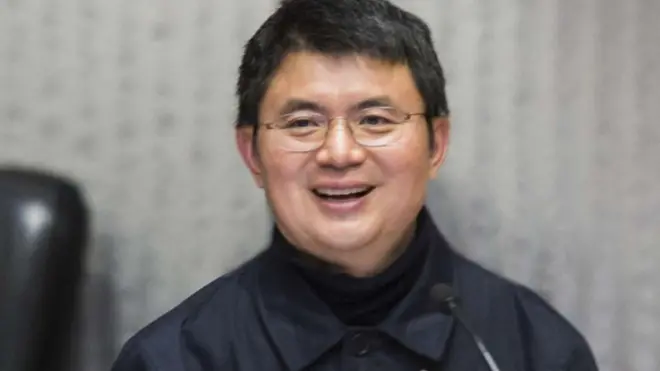 雖然警方拒絶公布酒店當晚監視錄像，但有媒體拼接出億萬富豪肖建華失蹤前發生的情況。