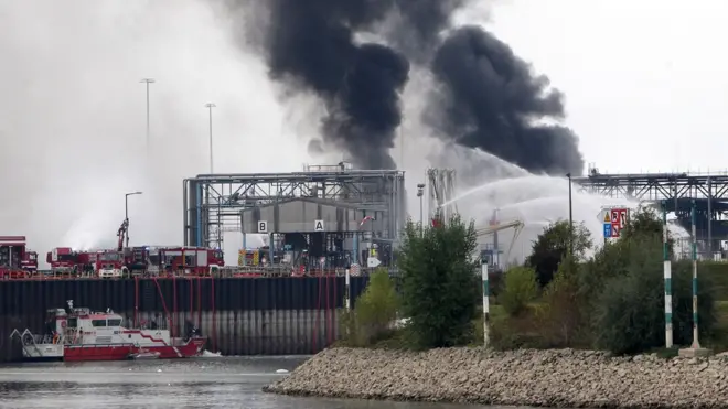 Как минимум один человек погиб и не менее шести получили тяжелые ранения