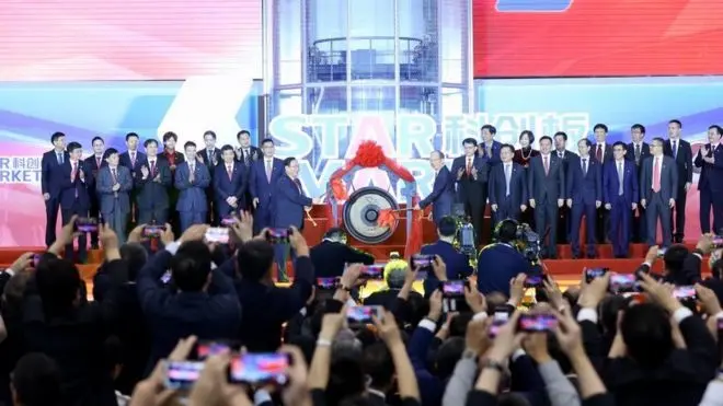 2019年7月22日，科创板开市。首批上市的25家公司。现在科创板已经包括约140多家公司。