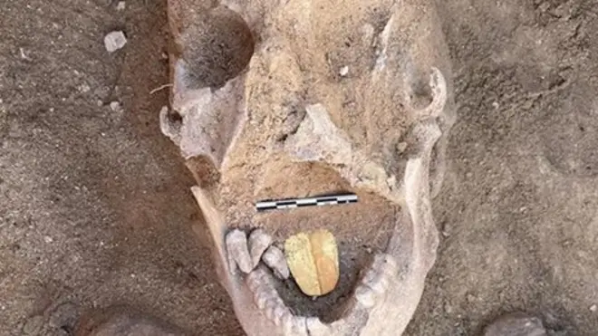 นักโบราณคดีคาดว่า ลิ้นทองคำอาจมีไว้ให้ผู้ตายใช้พูดจากับเทพโอไซริสในปรโลกได้