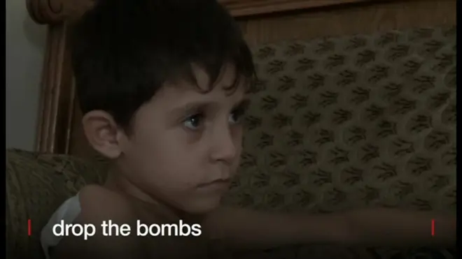 シリア北部のアレッポで、反体制派が掌握する地域への政府軍とロシアの爆撃が続いている。BBCのファーガル・キーン記者がリポートする。