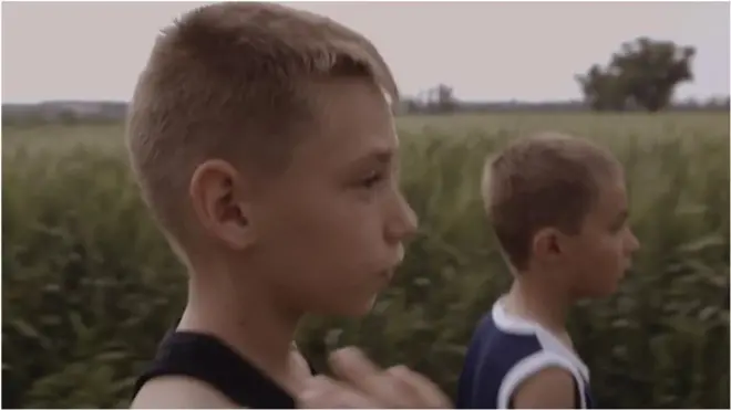 “Віддалений гавкіт собак”