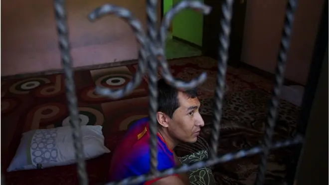 Pengungsi Afghanistan di Cisarua diperkirakan berjumlah tidak kurang dari 4.000 orang. Mereka menunggu kejelasan negara mana yang mau menampung mereka sebagai warga.