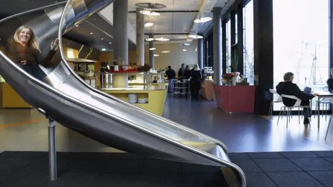 بعض أماكن العمل التي توفر وسائل الراحة والترفيه للعاملين