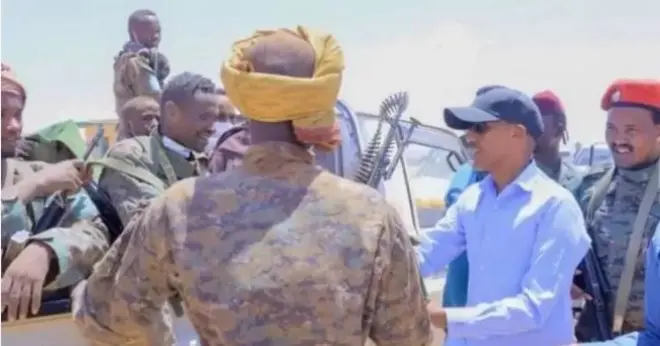 Mustafa oo boogaadinaya ciidamada Liyu Boolis ka dib markii dagaalkii ay la galeen Al-shabaab