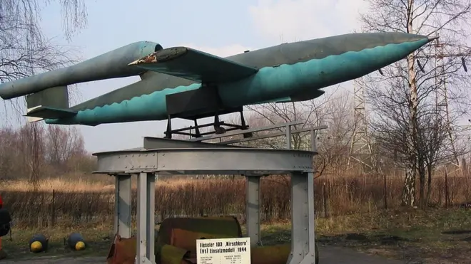 Sekitar 2.500 tahanan kamp konsentrasi dipaksa untuk membuat roket yang justru akan digunakan untuk menghancurkan tanah air mereka. (Sumber foto: Wikiwand)