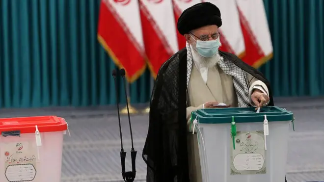 El líder supremo de Irán, el ayatolá Alí Jamenei, votó en las elecciones presidenciales.