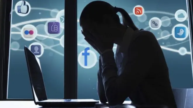 නොමග යවන සුළු තොරතුරු ප්‍රචාරය ව්‍යාජ ප්‍රවෘත්ති (fake news) ලෙස හැඳින්වෙයි.