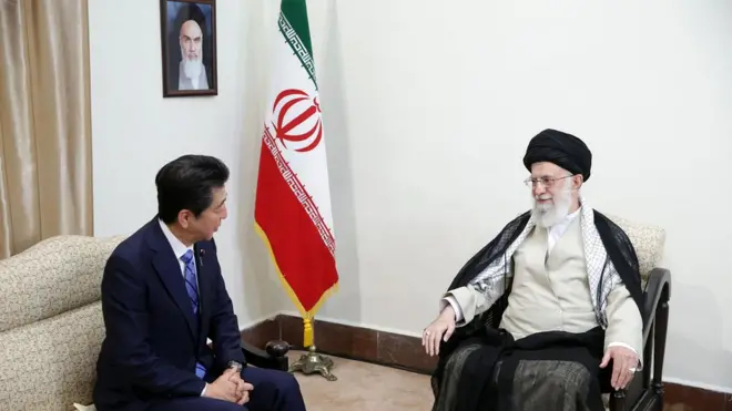 رهبر جمهوری اسلامی و نخست‌وزیر ژاپن