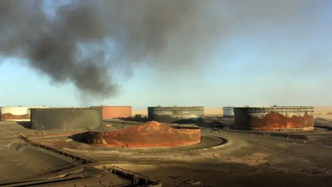 Qiiq ka baxaya xarunta shidaalka ee Sidra, Liibiya