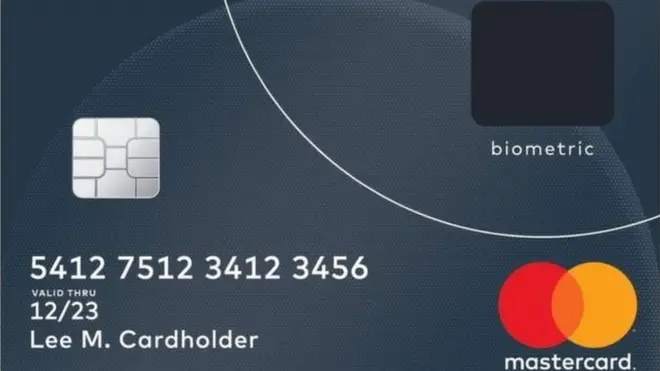 Власник карти має притулити палець на квадратний датчик при оплаті