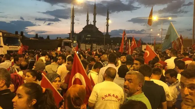 İstanbul'da darbe sonrası bir gece yürüyüşü