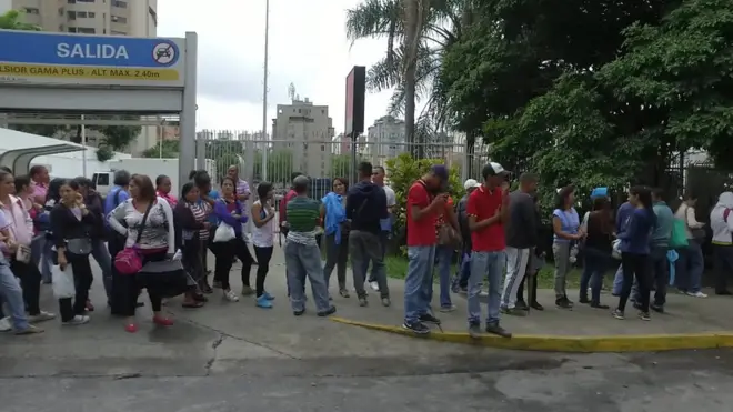 Очереди за едой в Каракасе