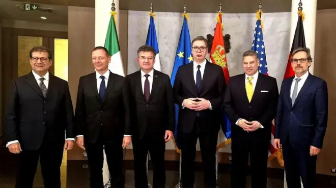 Predsednik Srbije dočekao je pregovaračku petorku u vili Mir, u elitnom beogradskom naselju Dedinje