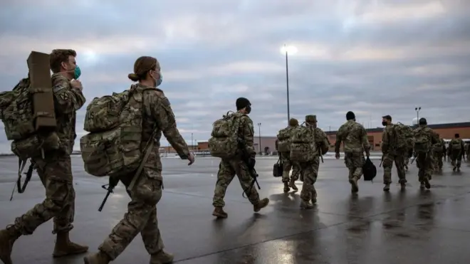 جوبایدن گفته که "خیلی دشوار" است که مهلت اول مه را برای خروج نیروهای این کشور از افغانستان "به دلایل فنی" عملی کرد.