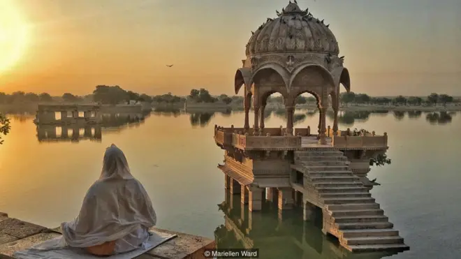 Cả hai tôn giáo, Phật giáo và Hindu giáo, đều có khái niệm về hư vô, nó là một phần của giáo lý.