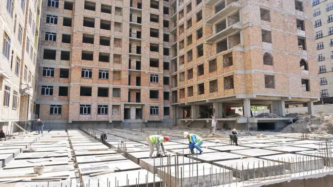 Курулуш тармагы чоң тоскоолдуктарга учуруганын анын өкүлдөрү айтууда