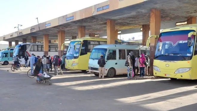 ኣብ ኤርትራ ብሰንኪ ኮሮናቫይረስ ተቛሪጹ ዝጸንሐ መጓዓዝያ ምድሪ 'ብኸፊል' ተጀሚሩ