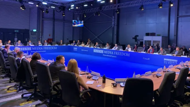 Лондонска арена за „окршај" медија и представника власти