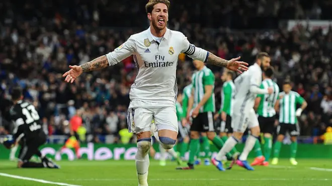 Sergio Ramos jubile après avoir marqué le but de la victoire pour le Real Madrid
