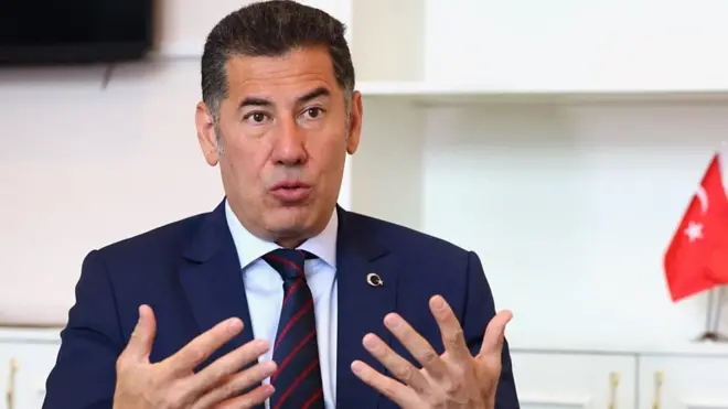 المرشح الثالث، سنان أوغان، الذي حصل على حوالى 5٪ من الأصوات، قال إنه سيدعم الرئيس رجب طيب أردوغان خلال جولة الإعادة