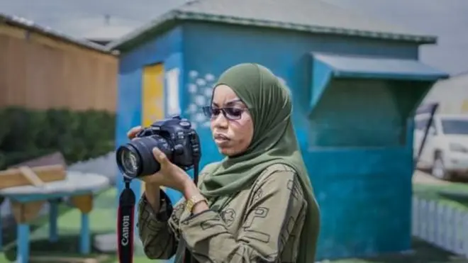 Nasrin Mohamed Ibraham est la rédactrice en chef de Bilan