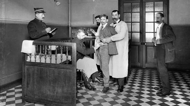 Так проходила вакцинація від сказу в паризькому Інституті Пастера на початку ХХ століття