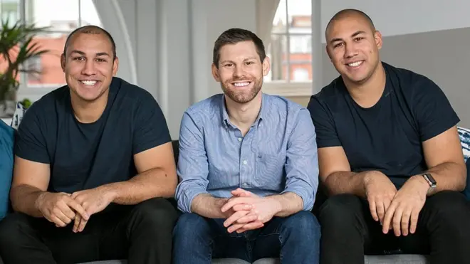 ألكسندر وأوليفر كينت براهام مع زميلهما والمؤسس المشارك ديفيد غواتيه